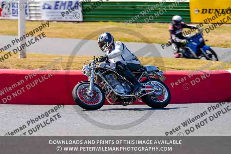 Vintage motorcycle club;eventdigitalimages;mallory park;mallory park trackday photographs;no limits trackdays;peter wileman photography;trackday digital images;trackday photos;vmcc festival 1000 bikes photographs